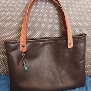 Petit sac fourre-tout en cuir fait main simple avec breloque