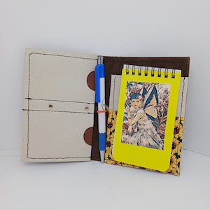Cuero hecho a mano y vinilo tamaño pasaporte Cartera Portafolio Diario Cuaderno con 3x5 Tableta de papel forrada en espiral