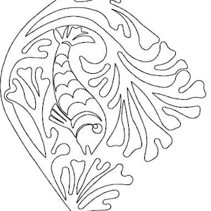 Pode incluir: Um desenho de linha preto e branco de um peixe nadando em um leito de algas marinhas. O peixe é estilizado e tem um olho grande. As algas marinhas são detalhadas e têm muitos ramos.