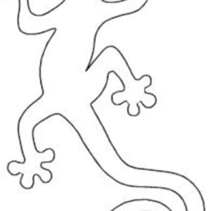 Può includere: Disegno in bianco e nero di un geco con la coda arrotolata. Il geco è rivolto a destra e ha un design semplice e cartonato.