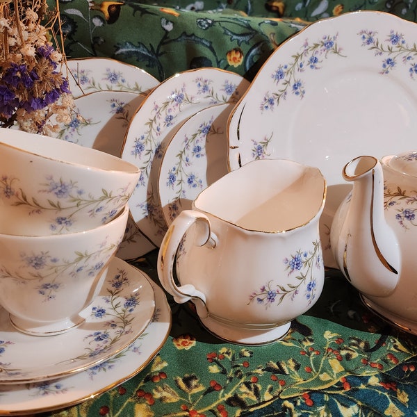 Vintage Duchess "Tranquillity" Fine Bone China 20 Piece Tea Set
