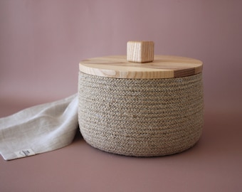 Farmhouse bread box with a wooden lid * rustic bread box for serving * countertop bread box with lid * round bread basket with a wooden lid