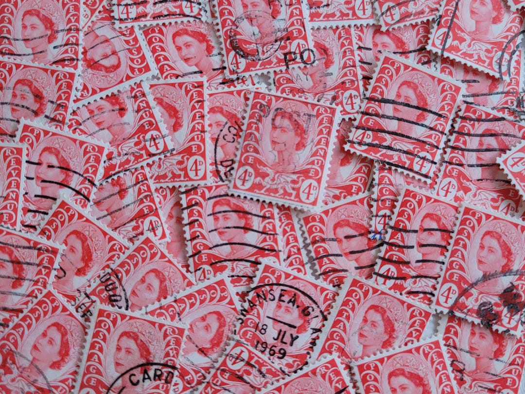 Red Ribbin Stamp 25/50 Red Queen Stamps, Stamp Art, Philately, Postage Stamps ...