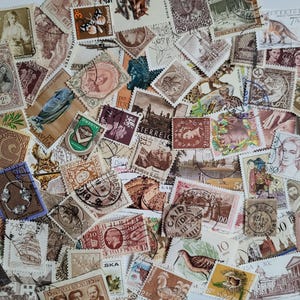 Más de 70 sellos marrones, mixtos, en todo el mundo, filatelia, filatelia, sellos postales, álbumes de recortes, diarios, colores