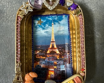 Paris, France -altar, shrine, tribute tin, Nicho.