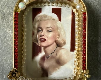 Marilyn Monroe -altar, shrine, tribute tin, Nicho. Movie star Icon