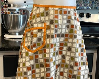 Vintage apron with button closure and pocket