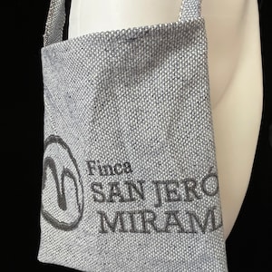 Bolso bandolera tipo saco de granos de café reciclado: ¡Denim, NO arpillera!