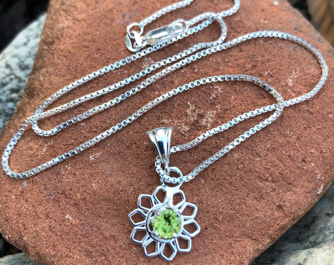 Flower Peridot Necklace in Sterling Silver, Simple Necklaces, Gifts For Her, Birthday Gifts, Girls Necklace, Dainty Jewelry