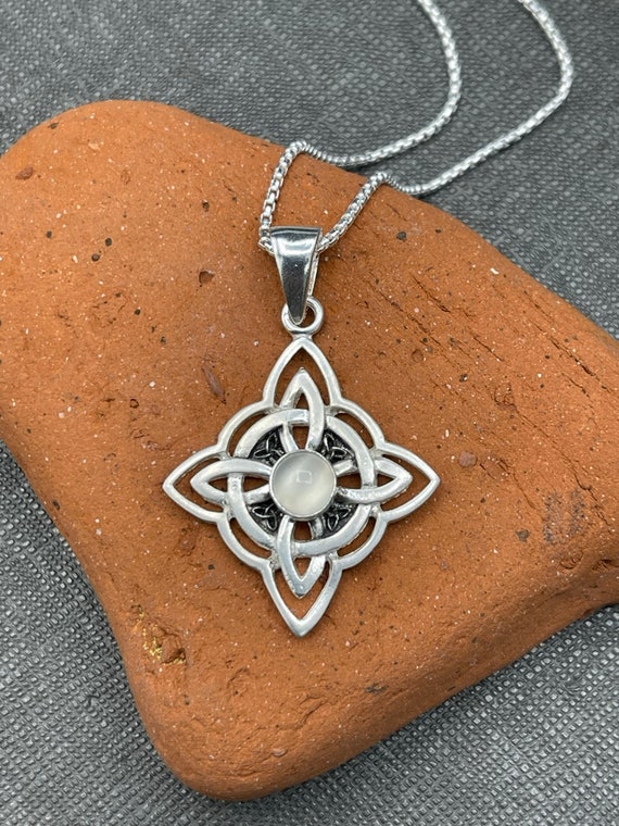 Collares Largos Mujer Collar De Nudo Celta De Plata De Ley Con Corazón Eterno Y Piedra De Nacimiento Familiar - España Nudo De Bruja Plata