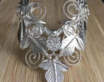 Woodland Cuff Bracelet in Sterling Silver, Elvish Leaves Bracelet Cuff, 8mm Genuine Gemstone, Statement Bracelet Cuff Movable Leaf 925