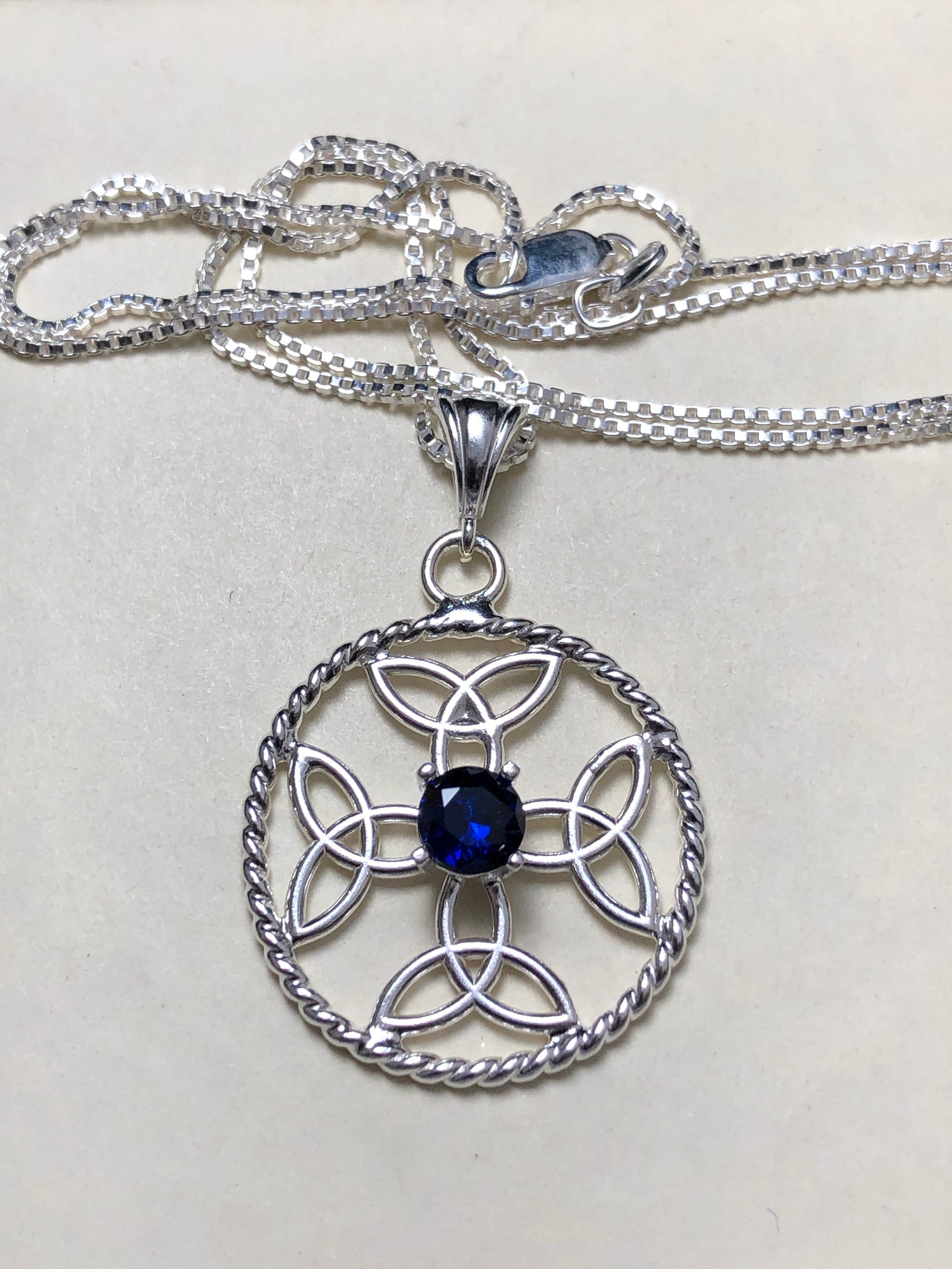 Dara knot pendant deals
