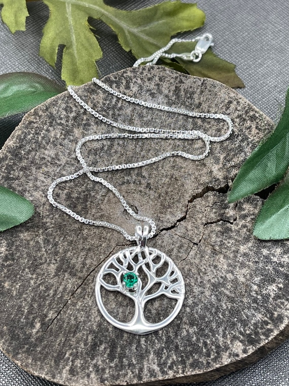 Statement peridot deals necklace