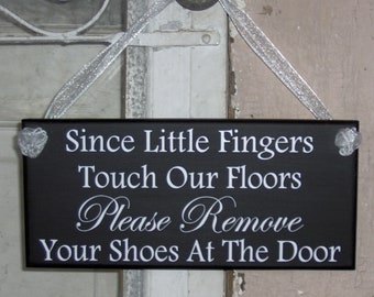 Cute Door Sign Little Fingers Touch Our Floor Please Remove Shoes Door Decor Wood Vinyl Sign Everyday Entrance Door or Wall Hanging for Home