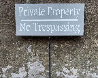 Signs Private/No Trespas