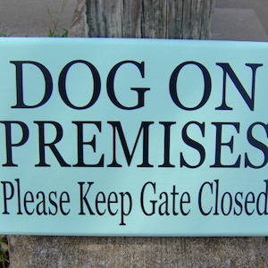 Dog On Premises Please Keep Gate Closed Wood Vinyl Signs for Dog Owner Signage for Backyard Gates and Fences