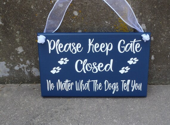 Keep Gate Closed No Matter What The Dogs Tell You Wood Vinyl Sign Backyard Decor Yard Outdoor Gate Fence Decor Pet Supplies for Dogs Blue