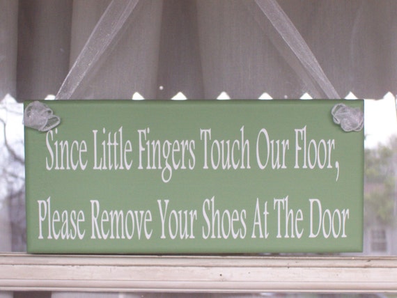 Please Remove Your Shoes Little Fingers Wood Vinyl Sign Green Family Quote Door Hanger Child Kid Toddler Infant Baby Shower Gift New Mom