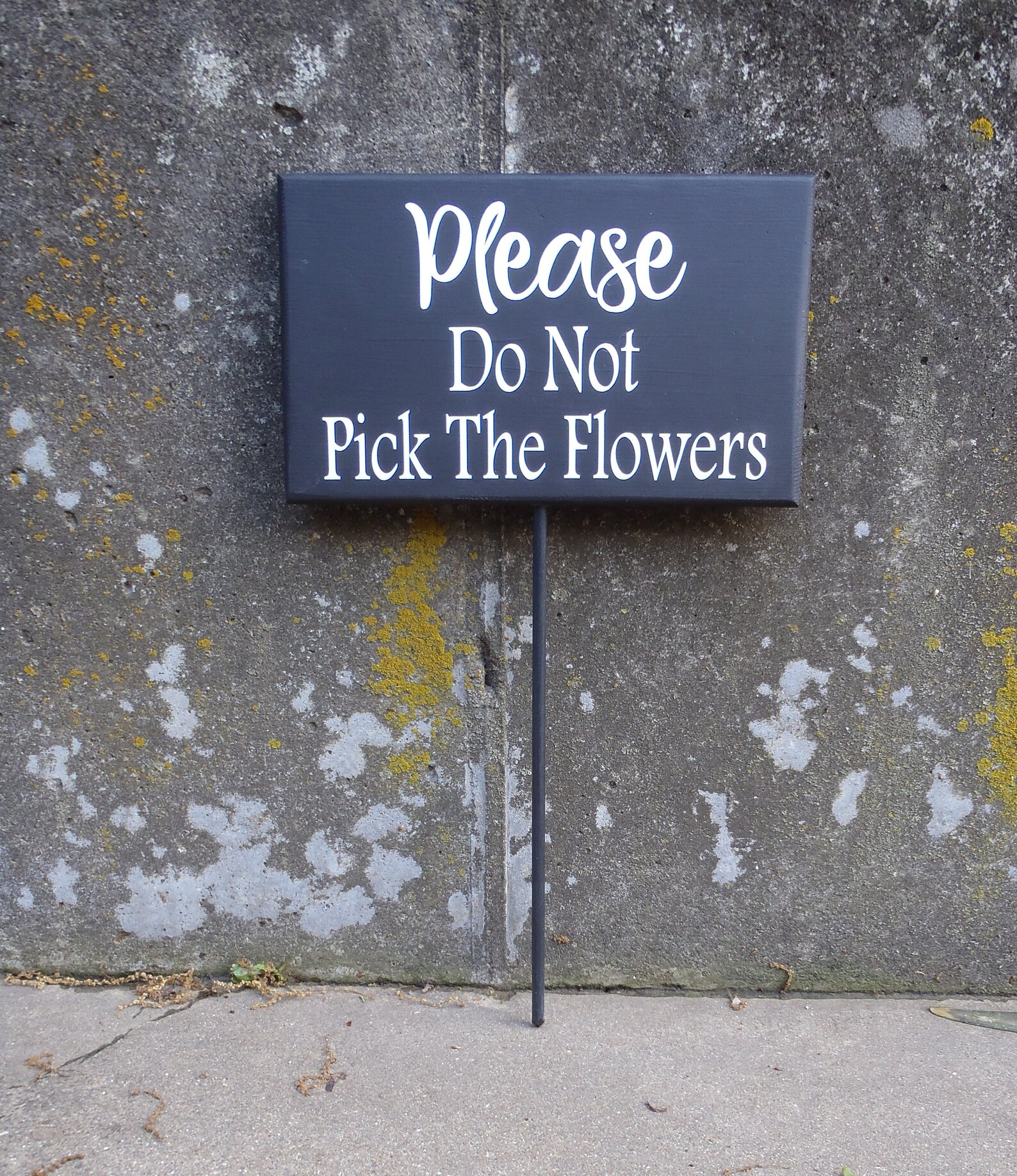 Please Do Not Pick the Flowers Wood Vinyl Sign Flower Bed Etsy