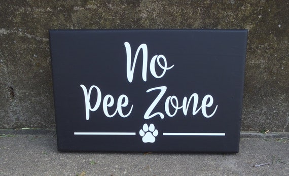 No Pee Zone Outdoor Wood Vinyl Sign Front Yard Sign Pet Signs For Home Humorous Dog Signs Decoration No Peeping Dog Signage Paw Print Design