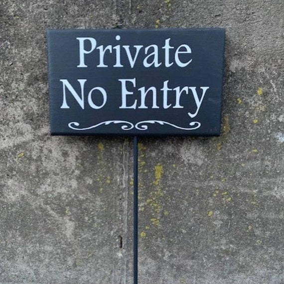 Private No Entry Stake Sign for Yard Wood Vinyl Signage Directional Home or Business Entrance Decor Do Not Enter Privacy Notice Plaque