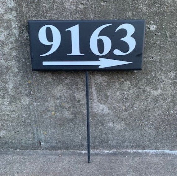 House Numbers Sign for Yard with Directional Arrow Wood Vinyl Signs for Home or Business Landscape Lawn House Entry Plaque with Stake