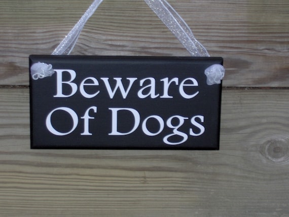 Dog Owner Signs Beware of Dogs Wood Vinyl Year Round Door Sign for Back or Front Gates Fences Garage or Porch Wall Hanging Entrance Plaque