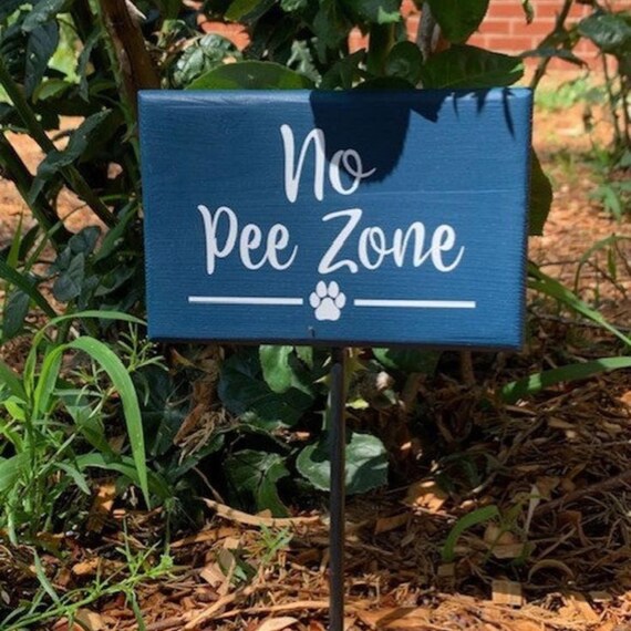 No Dogs Pee Zone Decorative Yard Signs for Outdoors Front Lawn Garden Sign on a Stake Home or Business Landscape Plaque Wood Vinyl Signage