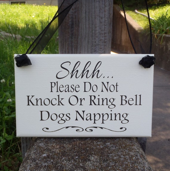 Please Don't Knock Sign Dogs Sleeping Do Not Knock or Ring Bell Wood Sign Vinyl Custom Plaque For Front Door Signs Quiet Do Not Disturb