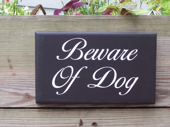 Beware Of Dog Custom Outdoor Gate Sign for Dog Owners Warning Signs for Homes or Business Display on Yard Fence Gate Decor Wood Vinyl Plaque