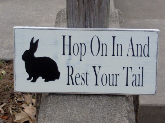 Rabbit Hop On In Rest Your Tail Wood Vinyl Sign Easter Porch Decor for Cottage Door Or Wall Hanging For Spring Porch Home Decorations