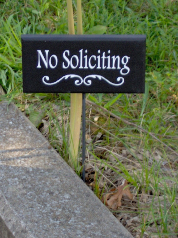 No Soliciting Yard Sign Wood Sign Outdoor Sign Wooden Vinyl Stake Sign Plaque Do Not Disturb Patio Decor Porch Sign Modern Sign Garden Decor