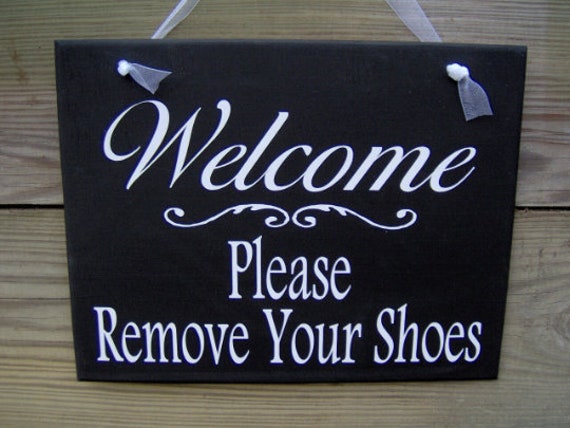 Welcome Please Remove Your Shoes Sign Entry Door Decor or Wall Hanging Decorative Signs for the Home or Business Wood Vinyl Plaque for Porch