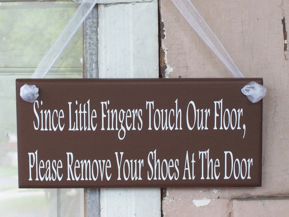 Little Finger Touch Our Floor Please Remove Shoes Door Wood Vinyl Sign Gifts for Moms New Baby Shower Gift Entryway Door Decor Signage Art