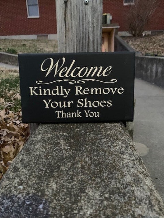 Please Remove Yours Shoes Sign For Front Door Decorative Entry Display Signage for Home Porch Door Hanger or Wall Decor Wood Vinyl Plaques