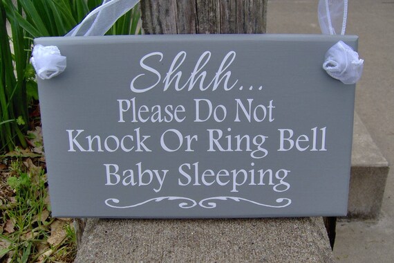 Sleeping Baby Sign Please Do Not Knock Or Ring Bell Infant Front Door Hanger for Home Decor New Mom Gift For Her Signs Wood Vinyl Sign