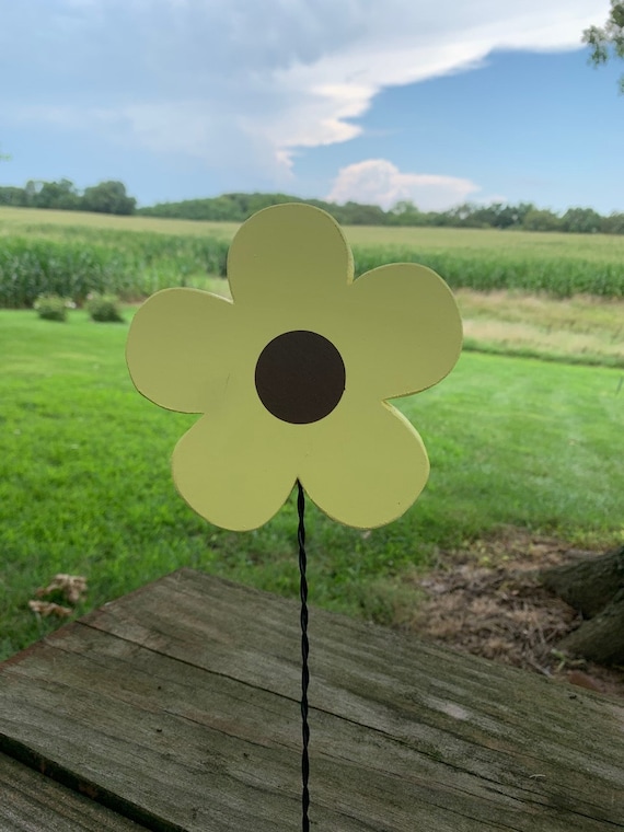 Flower Wood Cutout Shape Yellow Planter Pick for Planter Pot or Centerpiece Accent Decoration Outdoor or Indoor Porch or Sun Room Decor