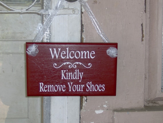 Welcome Kindly Remove Your Shoes Wood Vinyl Sign Farmhouse Rustic Red Style Home Decor Front Porch Signs Door Hanger Country Take Off Shoes
