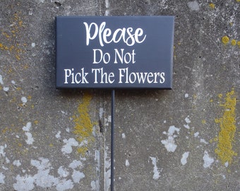 Please Do Not Pick The Flowers Wood Vinyl Sign Flower Bed Signage for Front Yard or Backyard Home or Business Wooden Yard Sign Plaque Decor