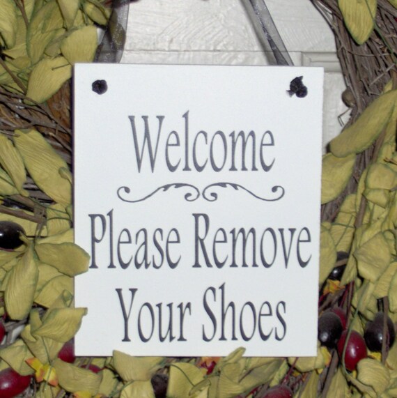 Welcome Please Remove Your Shoes Wood Vinyl Sign Home Decor Porch Decor Wreath Front Door Hanger Keep Clean Take Off Boots All Season Plaque