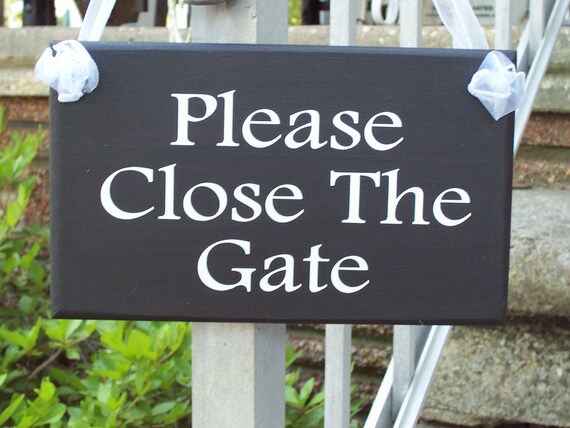 Please Close The Gate Sign Wood Vinyl Children At Play Dogs At Play New Home Gifts Housewarming Outdoor Sign Outdoor Decor Yard Sign House