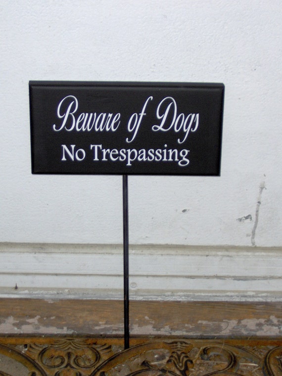 Beware Of Dogs No Trespassing Wood Vinyl Yard Stake Sign Home Yard Sign Yard Decor Porch Sign Garden Security Pet Supplies Guard Dog Sign