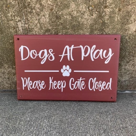 Dogs at Play Keep Gate Closed Protect Pet for Home Gate Fence Decor Hanger for Dog Owners Keep Gate Shut Everyday Backyard Wood Vinyl Plaque