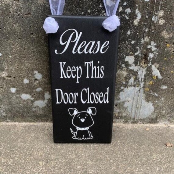 Cat Signs Decor Keep Door Closed Pet Supplies Dog Front Door Sign Entrance Decor for Homes and Businesses Year-Round Door Hanger Wood Vinyl