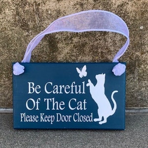 Cat Door Sign or Front Entry Wall Sign Please Keep Door Closed Signage for Homes Wood Vinyl Plaque Porch Decor or Back Door Cat Lover Gift NavyBlue w/White Let