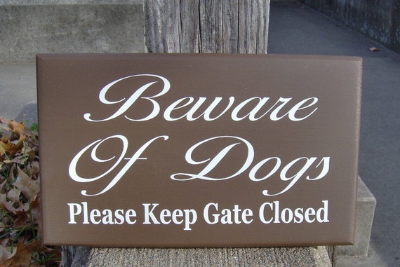 Beware of Dog Signs Keep Gate Closed Yard Sign for Gate Backyard Pet Owner Gift Dogs Warning Wood Vinyl Signage for the Home Caution Signage
