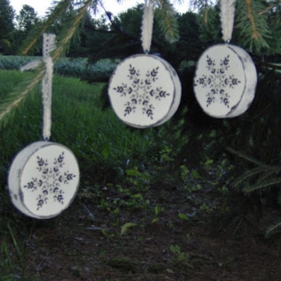 Christmas Tree Winter Decorations for Home Handcrafted Wood Circle Decorative Snowflakes Ornaments for Mantels Trees Wreaths Table Decor