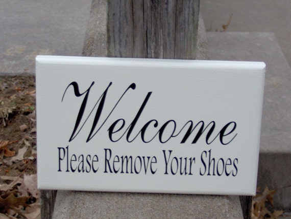 Welcome Sign Please Remove Shoes Wooden Wall Art Home or Business Classic Design Plaque for Entryway Take Off Shoes Gift Wood Vinyl Decor