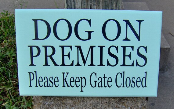 Dog Sign Dog On Premises Keep Gate Closed Signs Hanging Outdoor Custom Signs for Exterior Home Decor Yard Art Backyard Fence Gate Signage