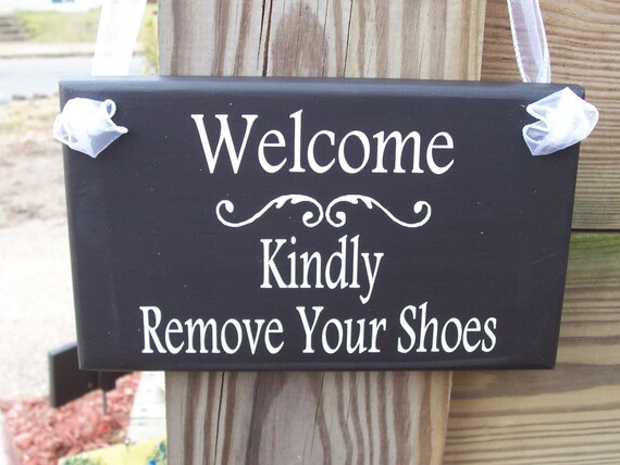 Welcome Kindly Remove Your Shoes Wood Vinyl Home Decor Sign Entryway Front Door Hanger Outdoor Garden Sign Door Sign Custom Wall Hanging Art